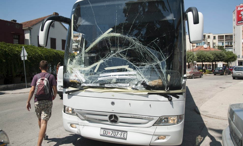 kamenovan autobus Torcide