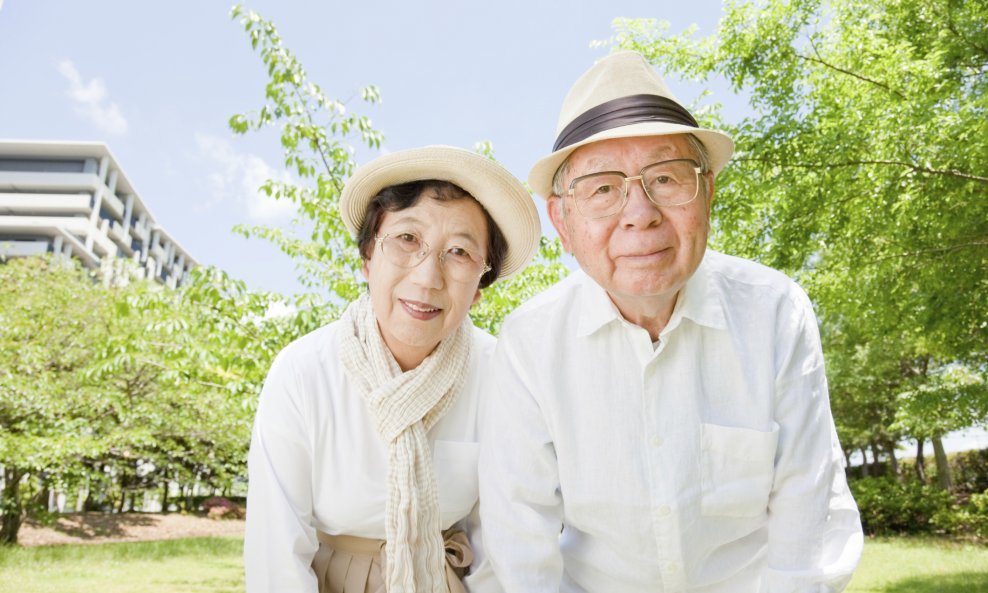 bračni par azijati deda i baka
