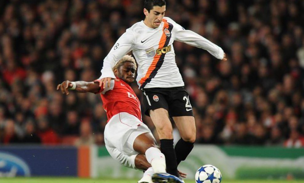 Alex Song (l) i Henrik Mkhitaryan