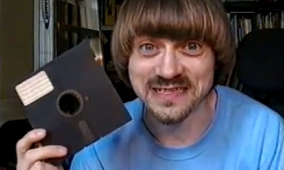 Weird Paul na Youtubeu