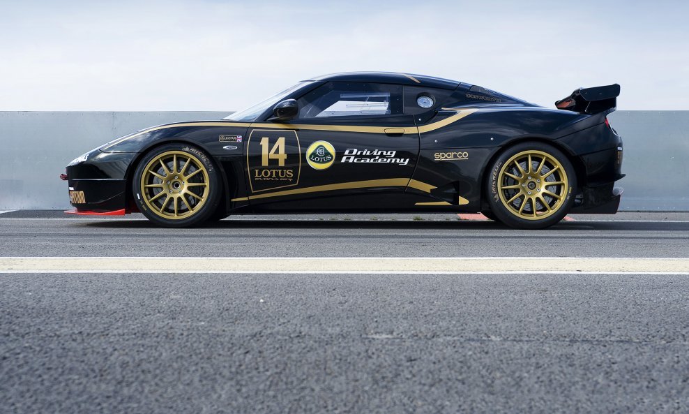 Lotus Evora GT4