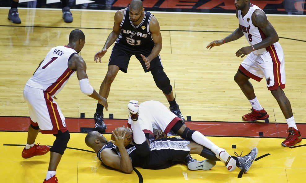 Chris Bosh I LeBron James protiv San Antonio Spurs
