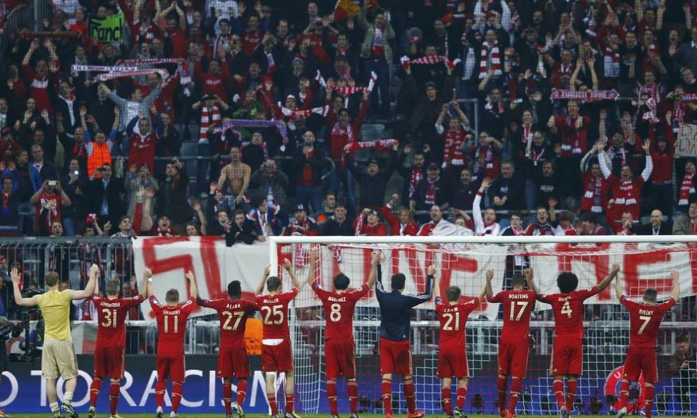 Igrači Bayerna pobjedu su proslavili s navijačima