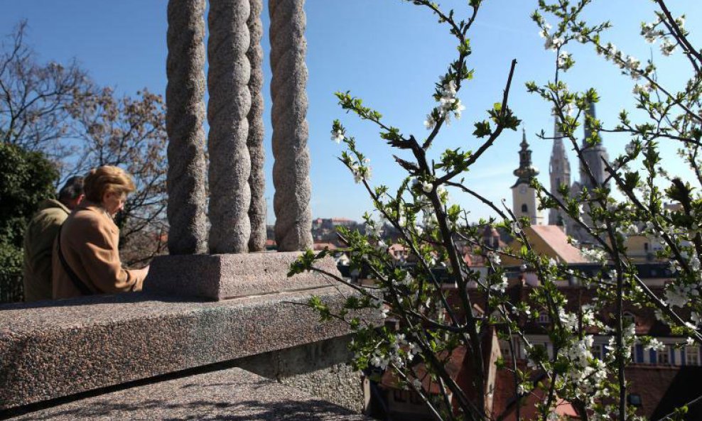 Sunčano Zagreb proljeće travanj