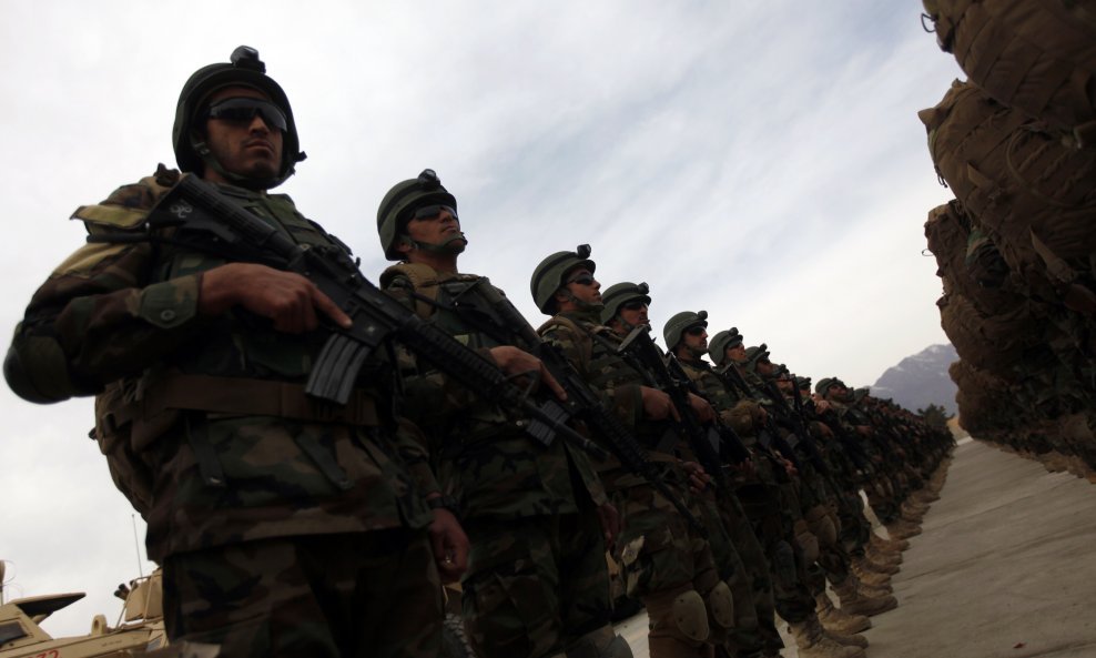 Afganistanska vojska preuzima kontrolu