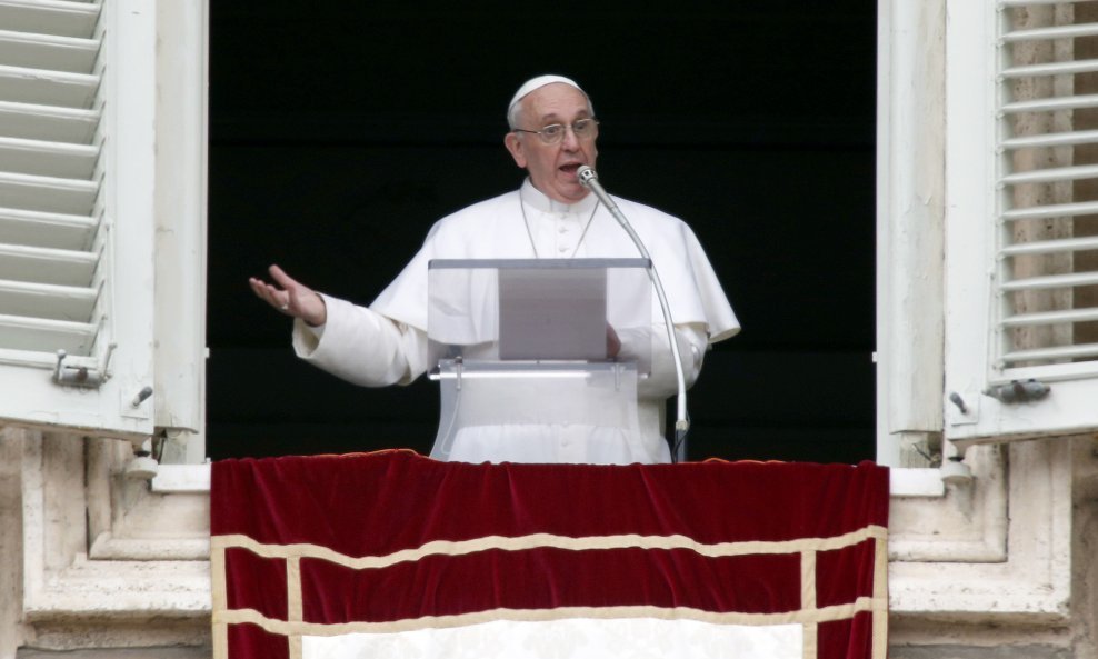 Papa Franjo s prozora svog apartmana