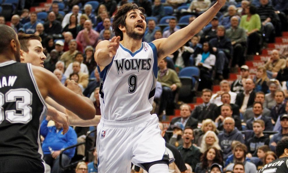 Ricky Rubio protiv Spursa