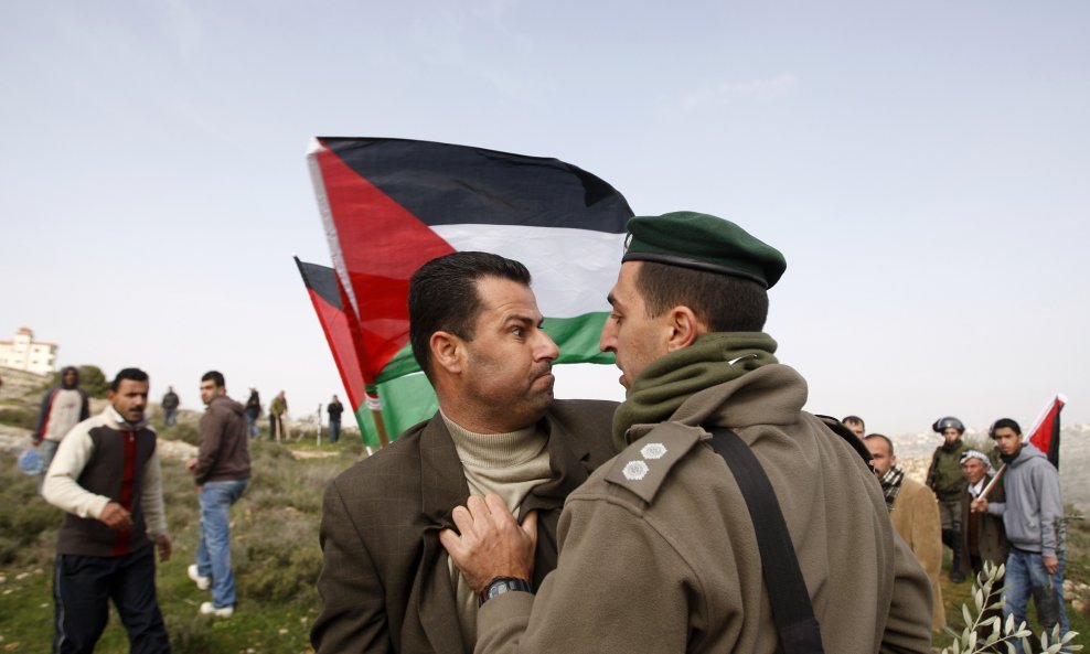 palestina izrael svađa palestinca i izraelskog vojnika