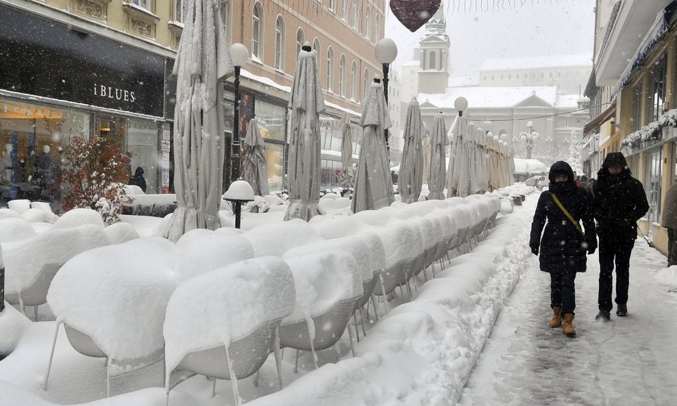 Zagreb prekriven snijegom (10)