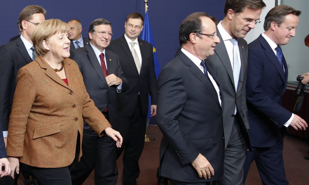 Francois Hollande i Angela Mekrel na EU summitu u Bruxellesu