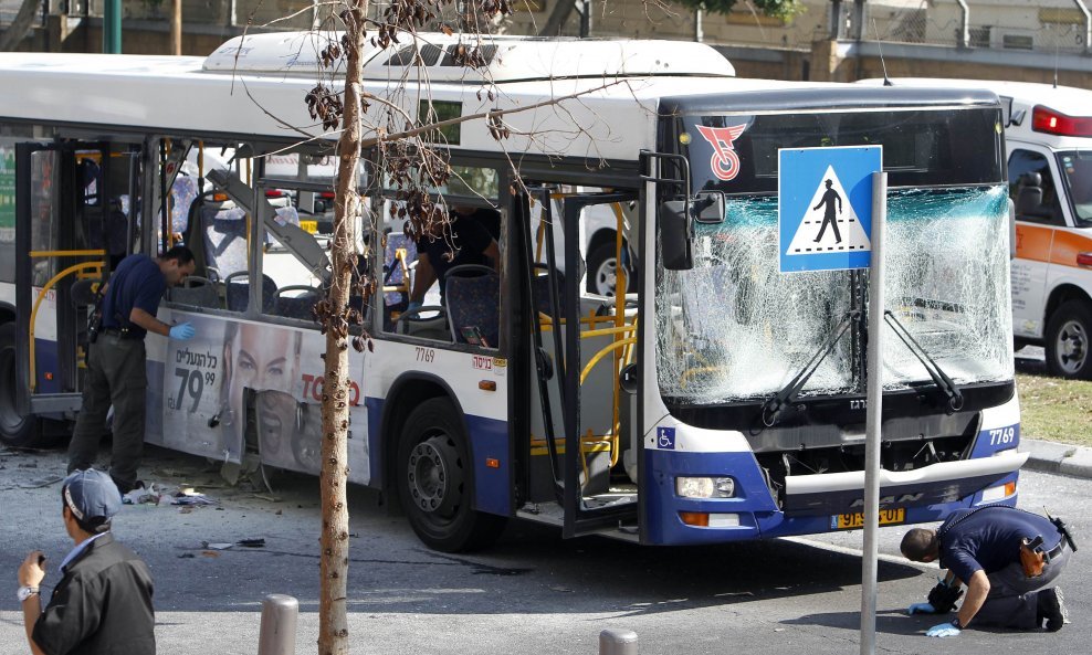 Bombaški napad na autobus u Tel Avivu