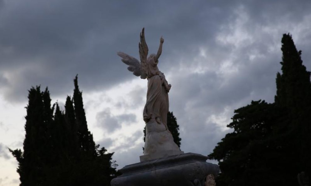 zadar groblje grob smrt dobra