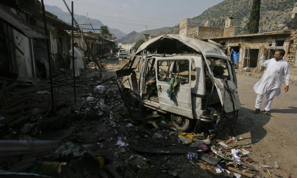 SAMOUBILAČKI NAPAD PAKISTAN