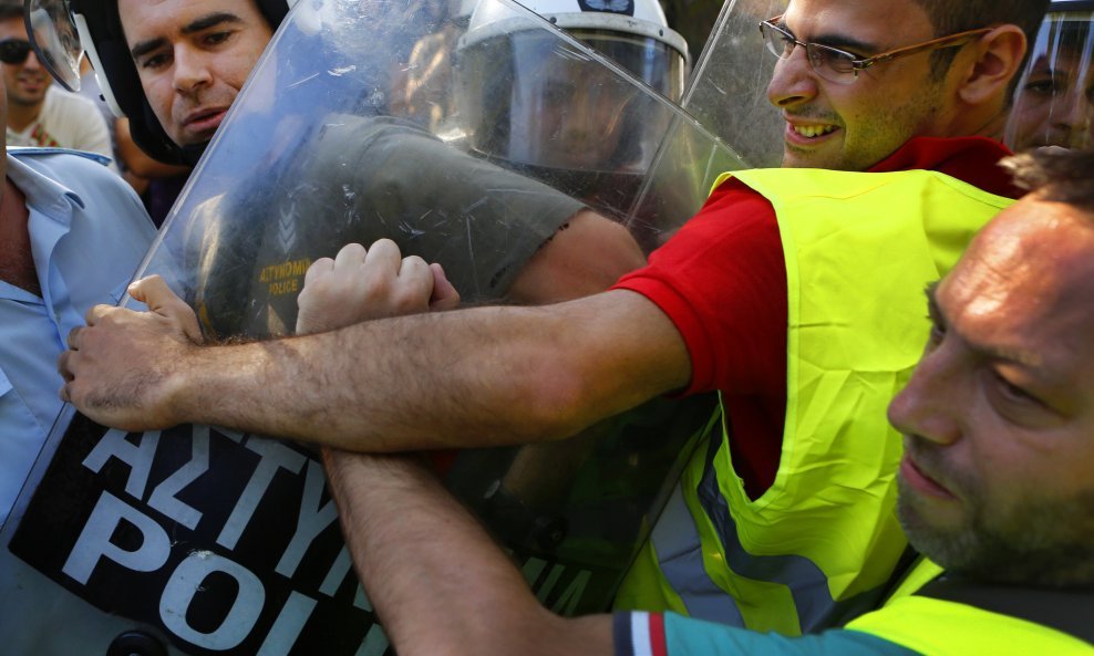 GRČKA POLICIJA rat policajaca u ateni