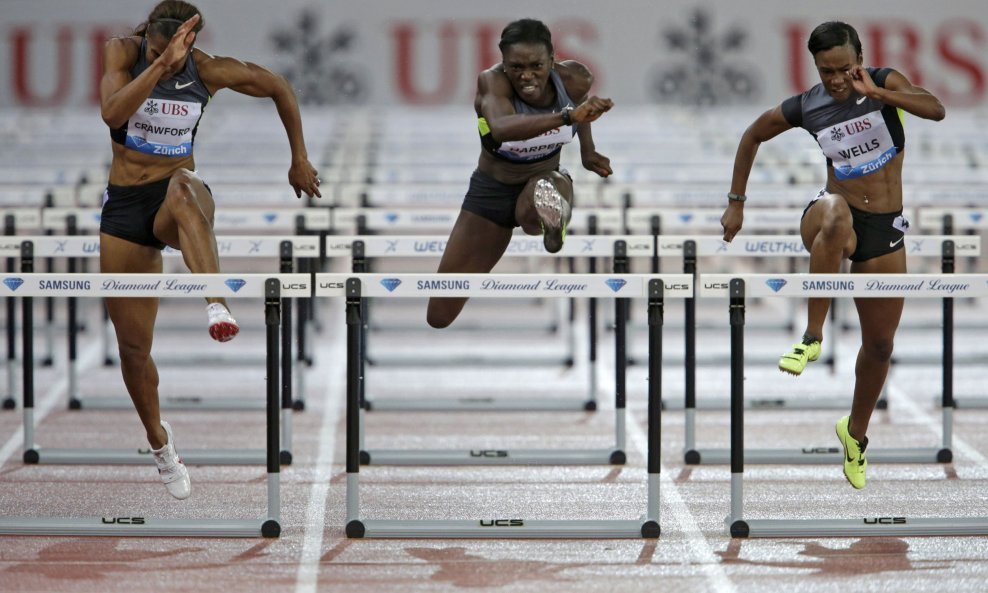 Dawn Harper (u sredini), Virginia Crawford (lijevo) i Kellie Wells (desno)