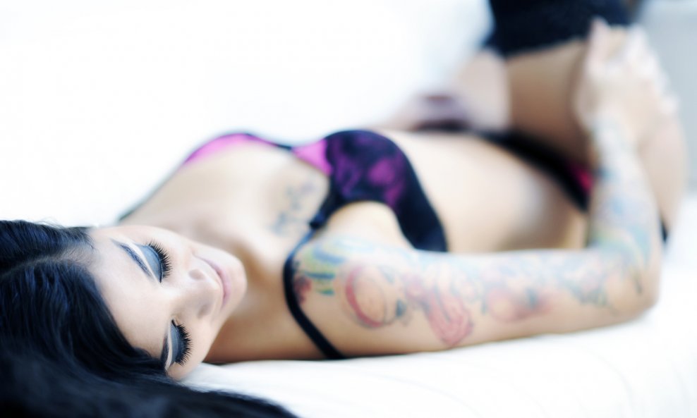 tetovirana žena