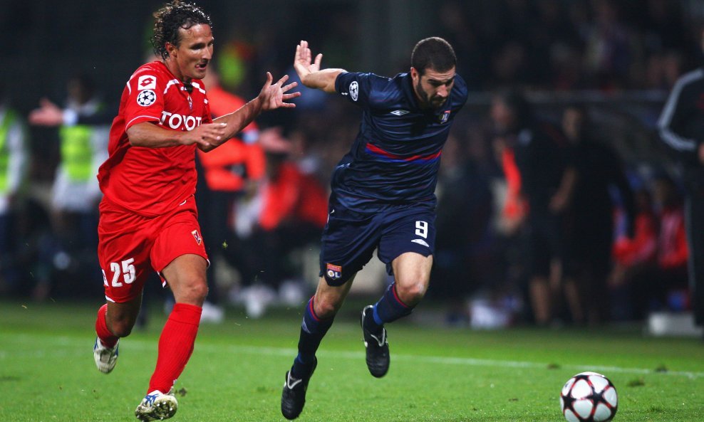 Lisandro Lopez (Lyon, desno)