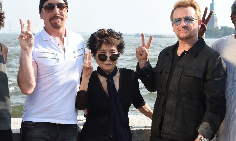 The Edge u društvu Yoko Ono i Bona 