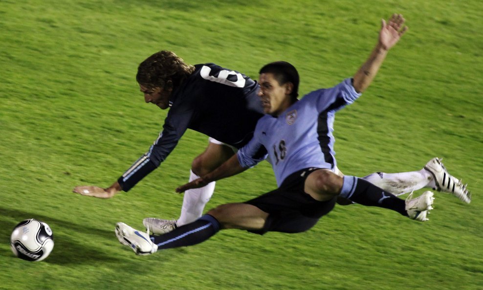 Gabriel Heinze (Argentina) i Mauricio Victorino (Urugvaj)