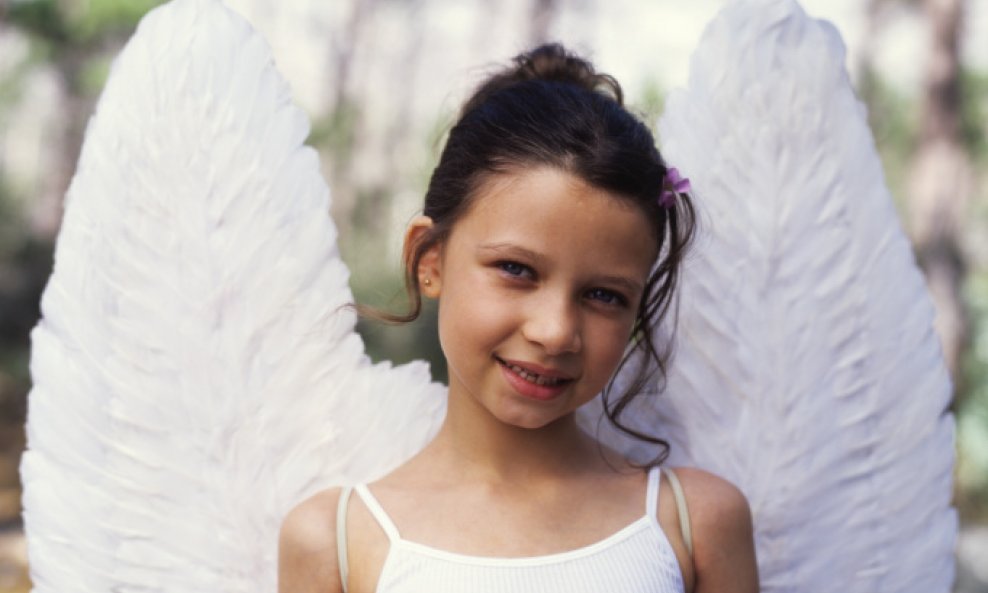 anđeo djevojčica krila bijelo