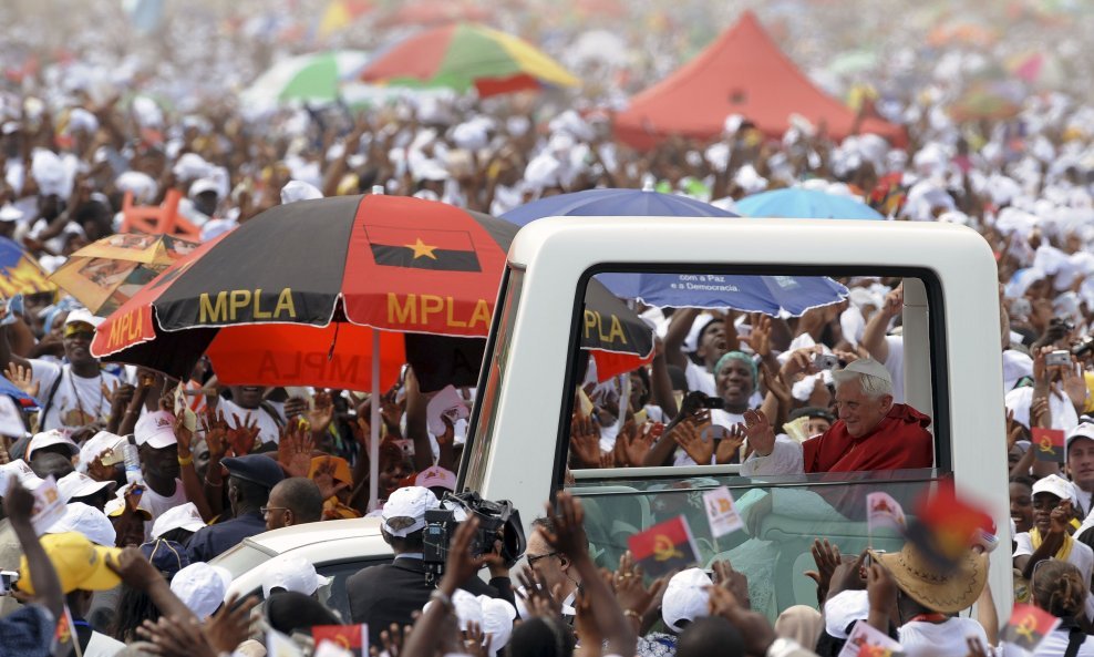 Angola Benedikt XVI