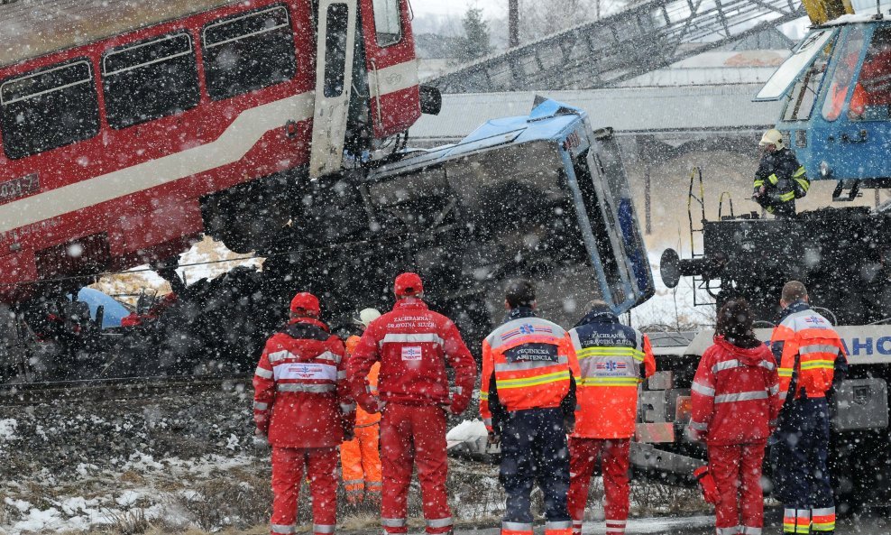 Nesreća vlak i autobus