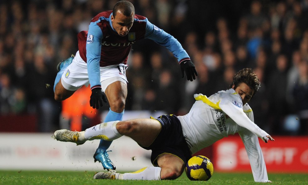 Niko Kranjčar, Tottenham Hotspur vs. Gabriel Agbonlahor, Aston Villa, Premiership 2009-10