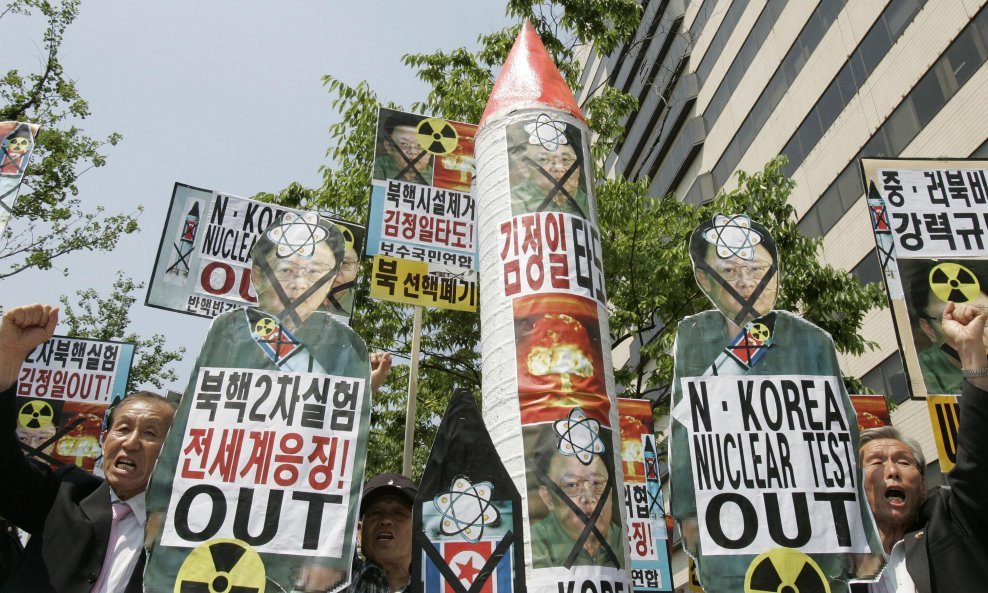 Prosvjed protiv Kim Jong-ila u Seoulu 