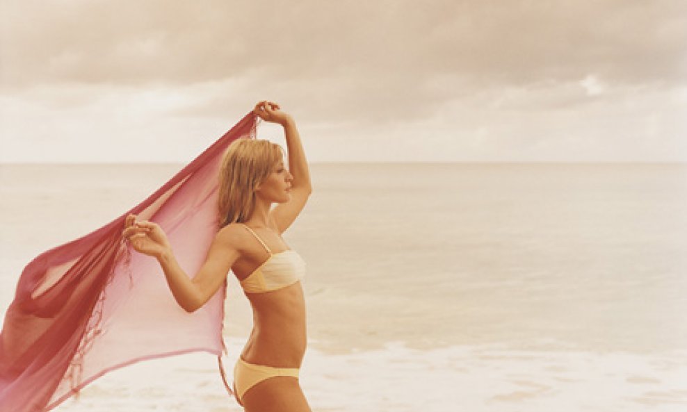 žena plaža bikini