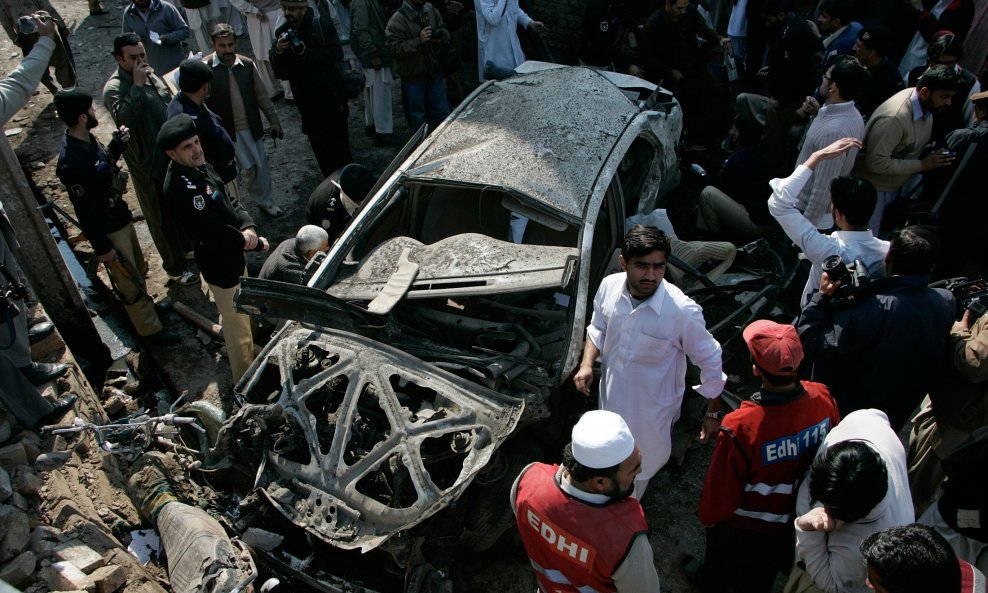 Osam ljudi je izgubio život u bombaškom napadu