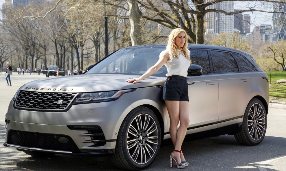 Ellie Goulding i Range Rover Velar