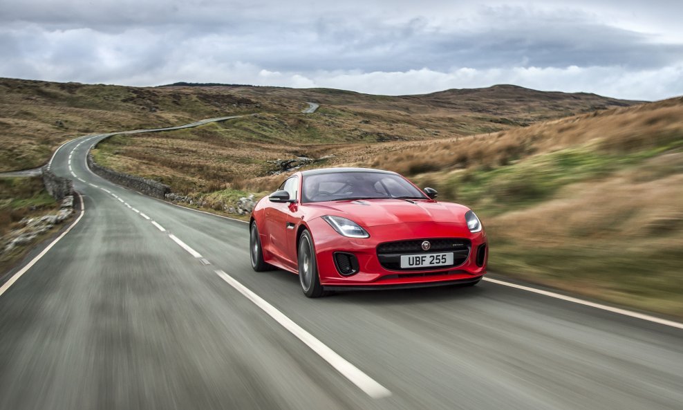 Jaguar F-Type s četverocilindarskim Ingeinum motorom snage 300 konja