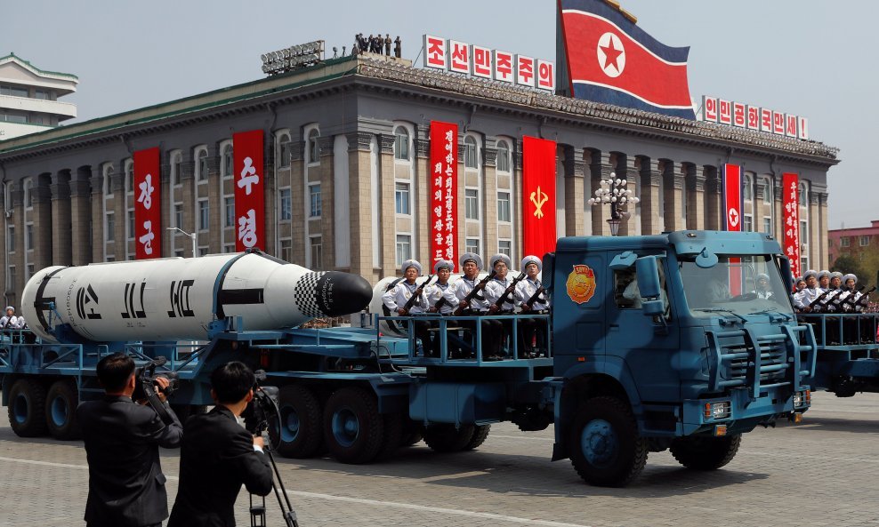 Sjeverna Koreja objavila kako će nuklearnim oružjem 'potopiti' Japan i SAD-a