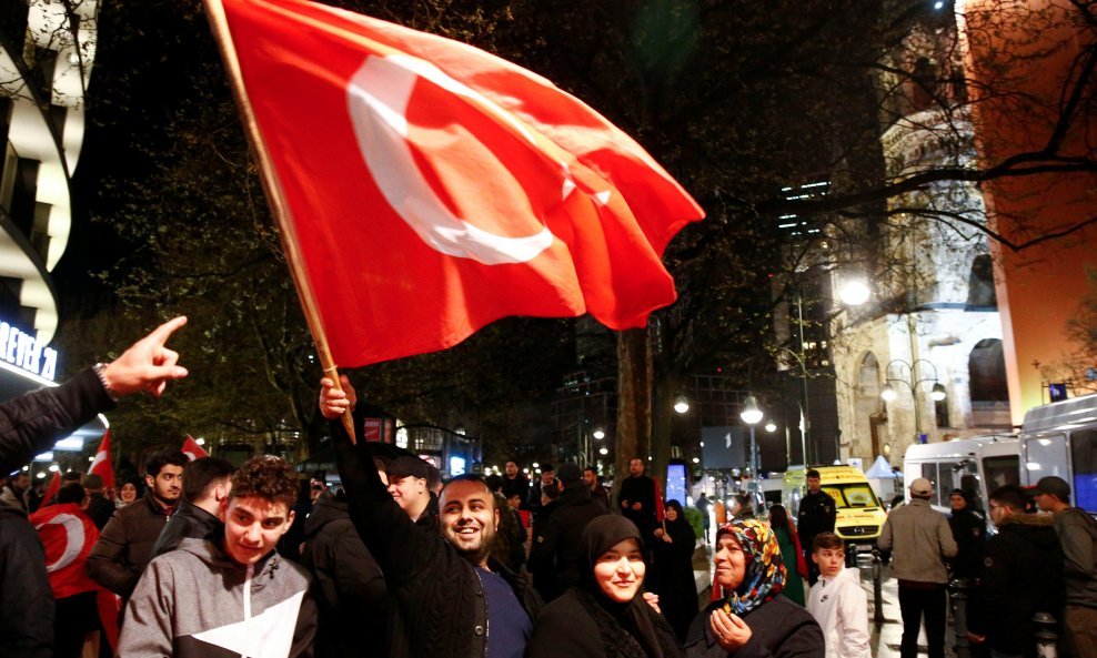 Berlinski Turci slave Erdoganovu pobjedu na referendumu
