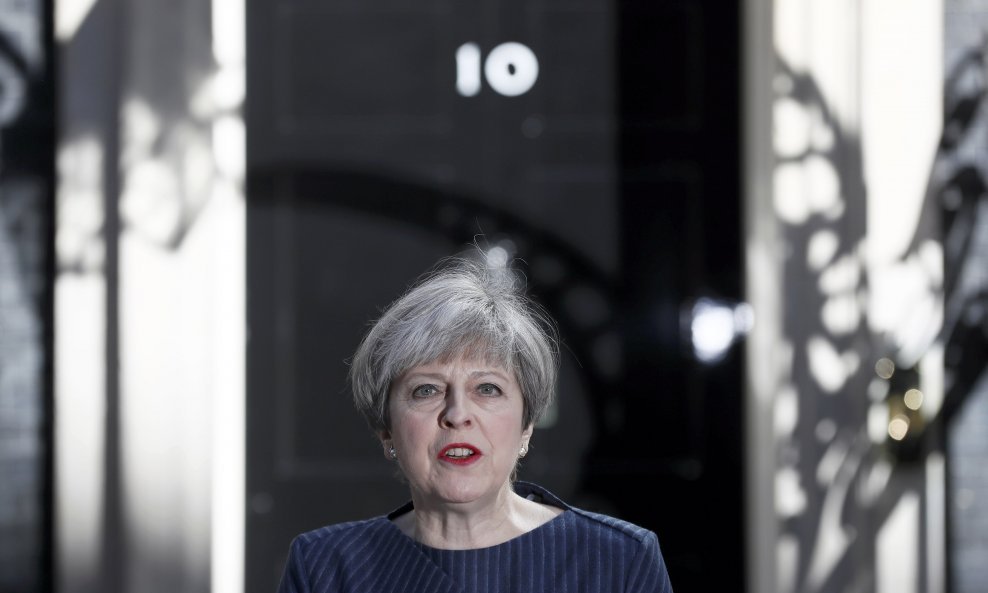 Britanska premijerka Theresa May obećala je suzbiti terorizam u svim njegovim oblicima