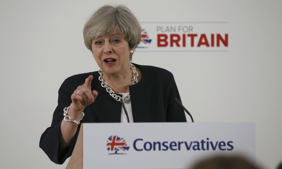 Britanska premijerka Theresa May na udaru je otočkih medija