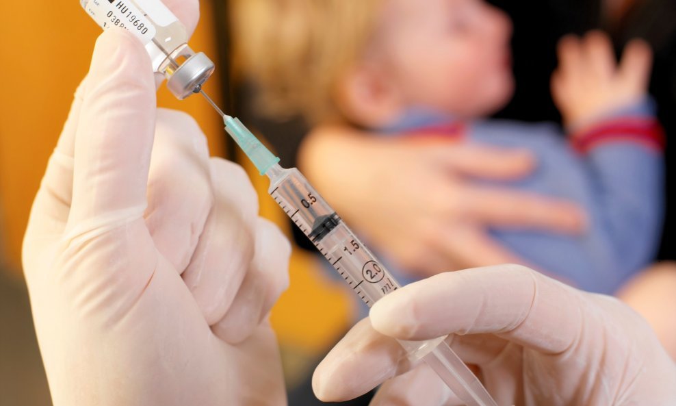 Cijepljenje protiv ospica, zaušnjaka i rubeole