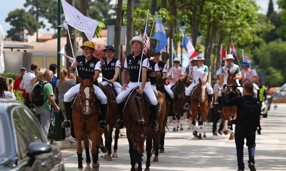 Rovinj Beach Polo Cup povorka