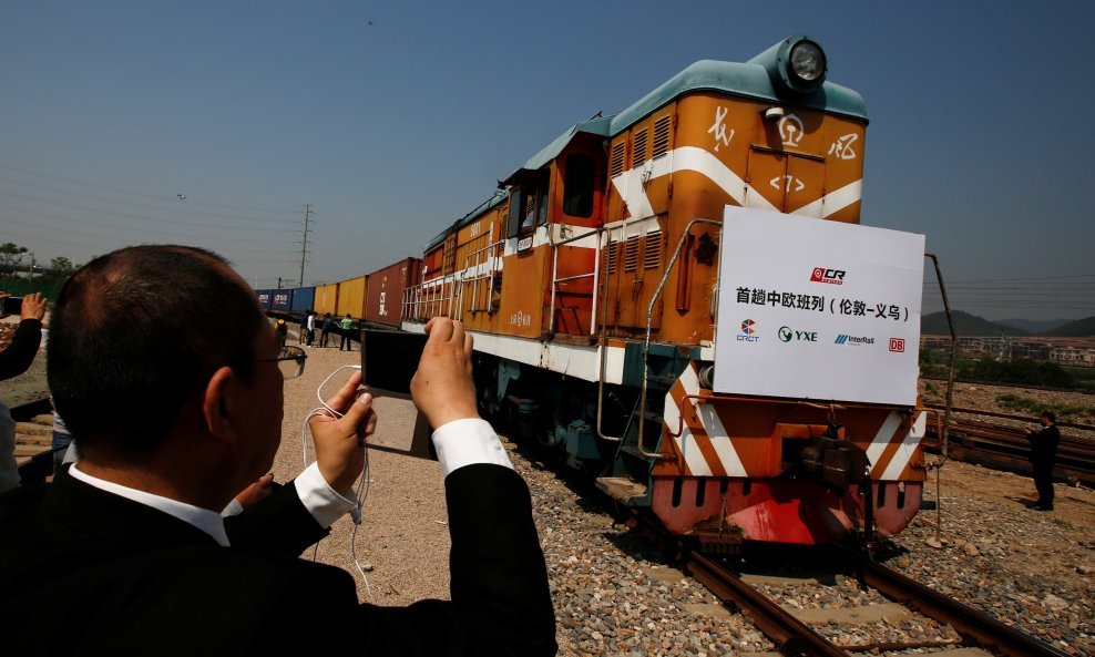 Peking je u želji jačanja trgovačke veze sa zapadnom Europom obnovio drevni Put svile kojim je dragocjena roba putovala na Stari kontinent