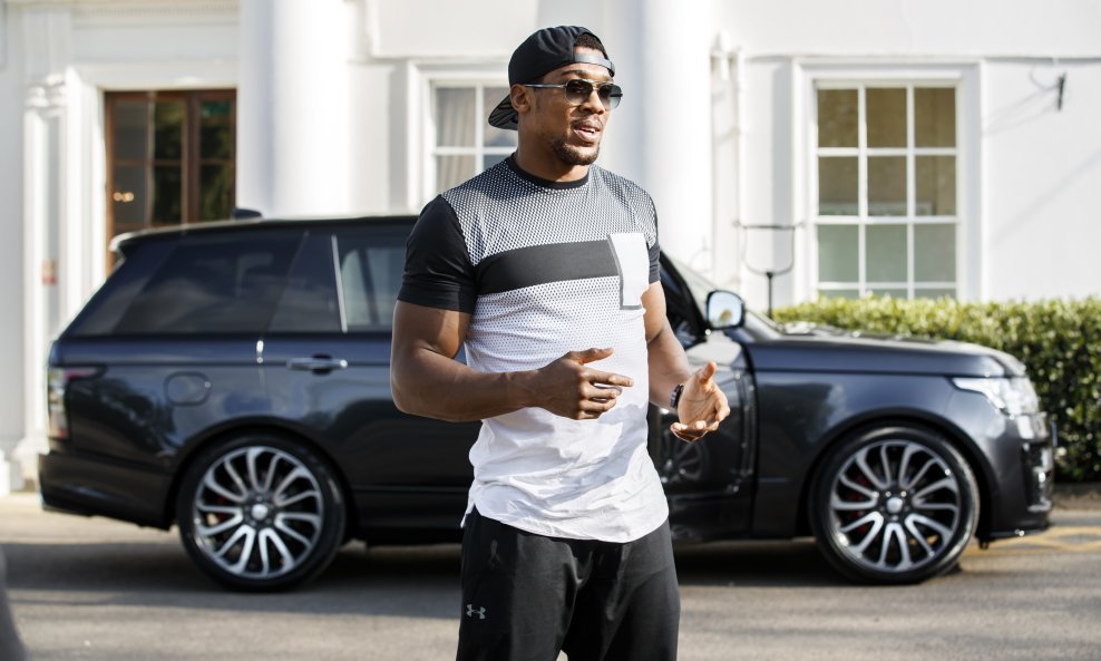 Anthony Joshua i njegov Range Rover