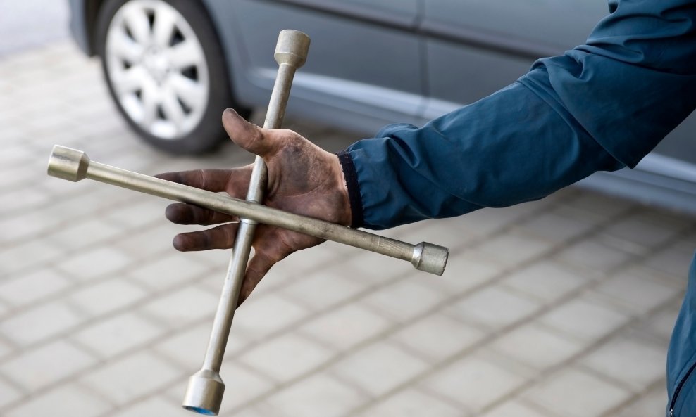 Nitko ne želi biti auto mehaničar u SAD-u