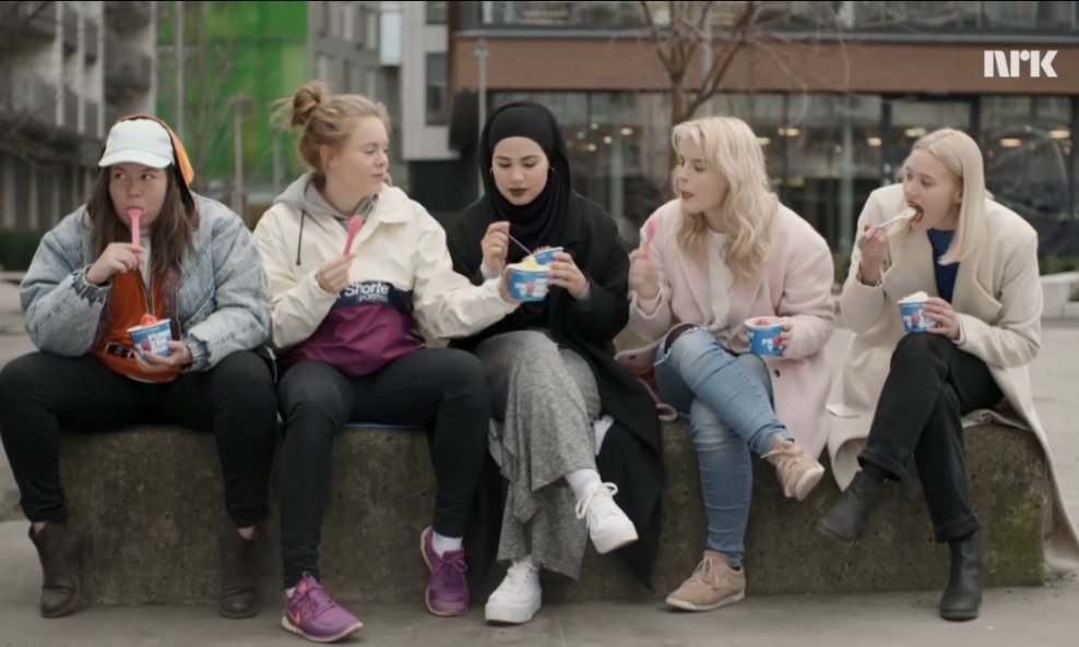 Ina Svenningdal, Josefine Frida Pettersen, Ulrikke Falch, Lisa Teige i Iman Meskini u seriji Skam (2015)