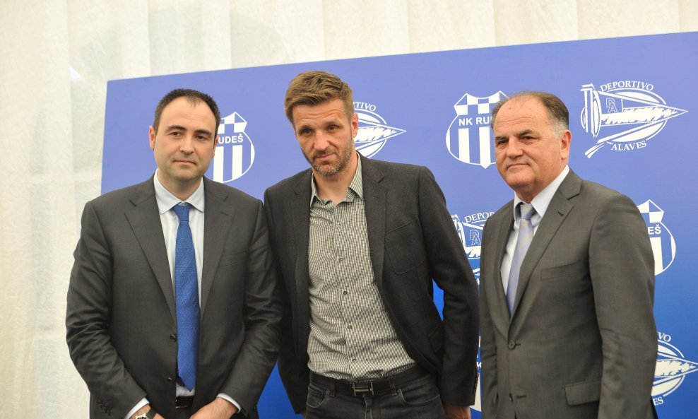 Igor Bišćan (u sredini) u društvu čelnih ljudi Rudeša Ivana Kneževića i novog partnera Haritza Kerejete