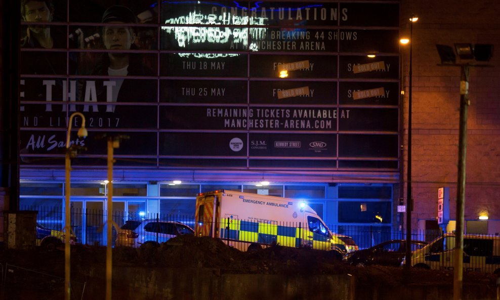 Policija ispred Manchester Arene