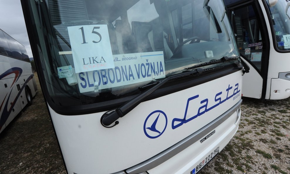 Autobusi koji iz Srbije stižu u Liku na izbore