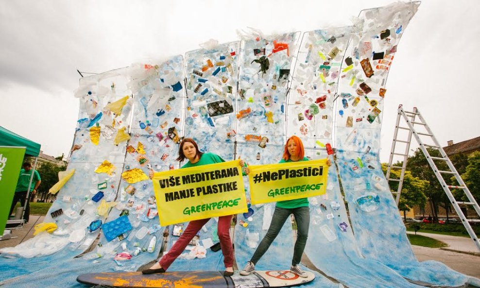 Akcija Greenpeacea protiv plastike u moru