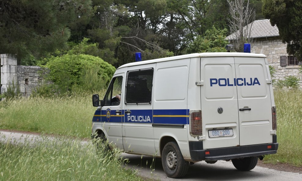 Policija