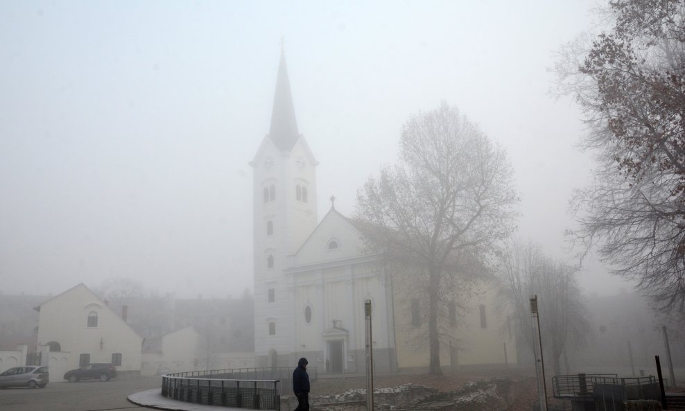 Sisak - Grad okovan jutarnjom maglom