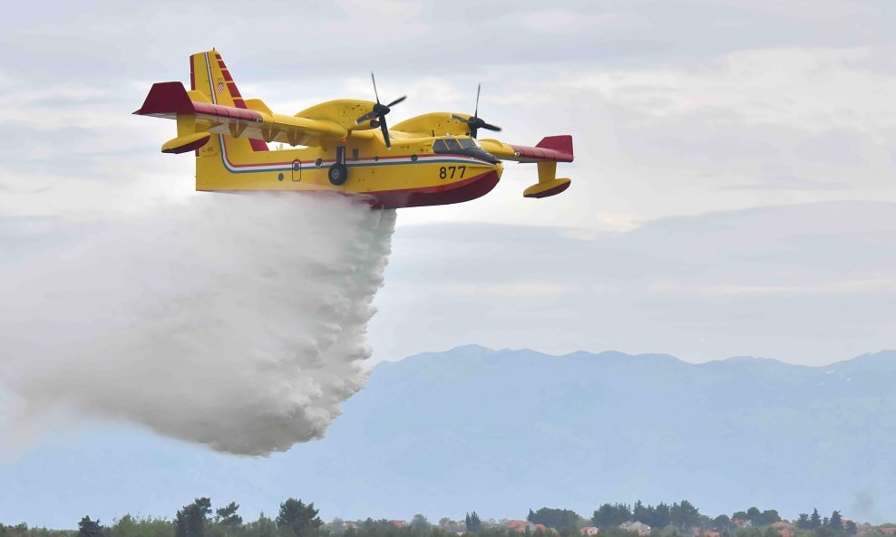 Canadair CL-415