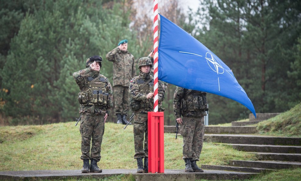 NATO seli u novu zgradu, sa starim problemima